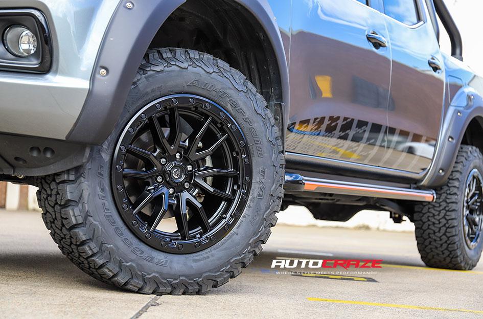 NISSAN NAVARA TECH MATTE BLACK